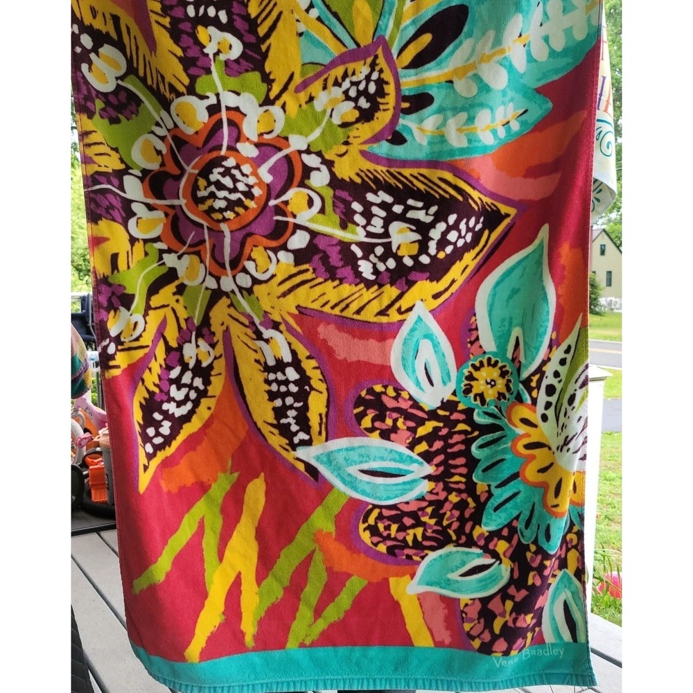 Vera Bradley Beach Towel RUMBA - Picture 4 of 11